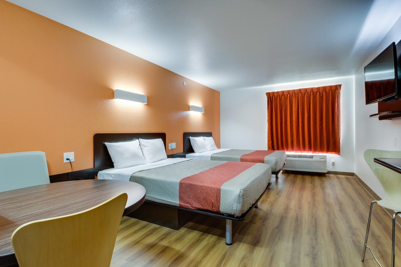 Hotel 6-tulsa, Ok 4*