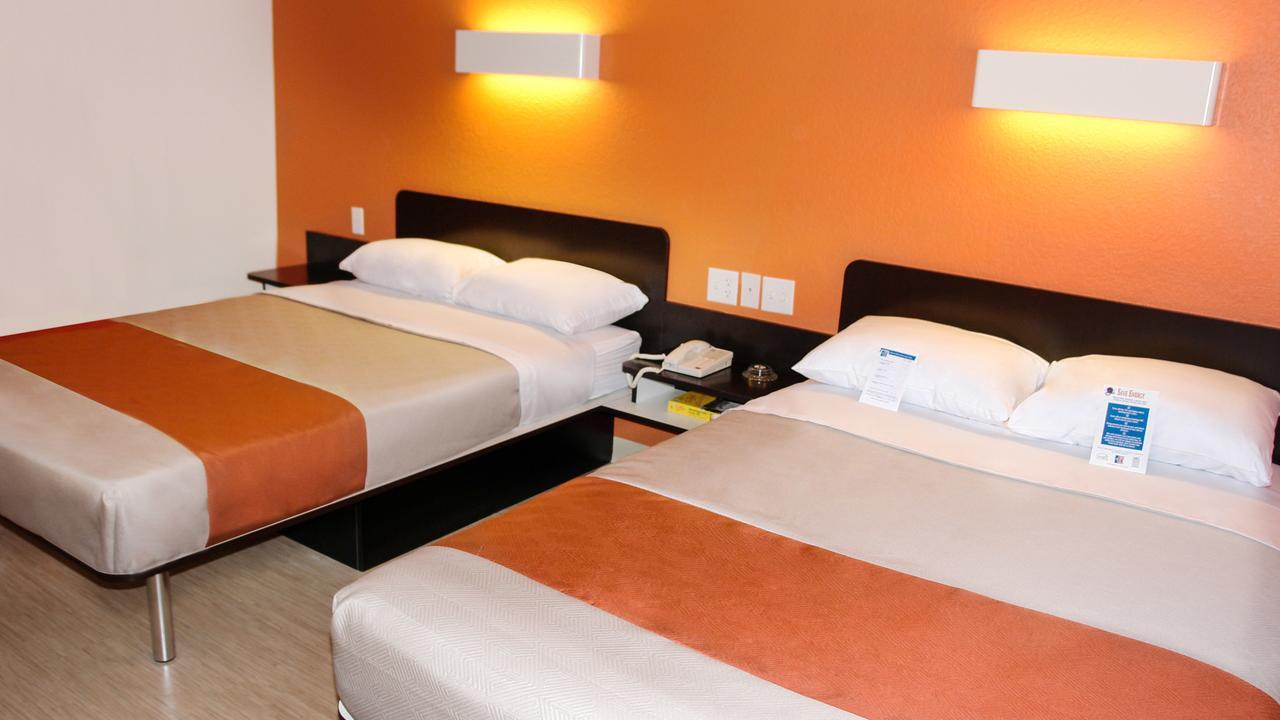 Hotel 6-tulsa, Ok 4*