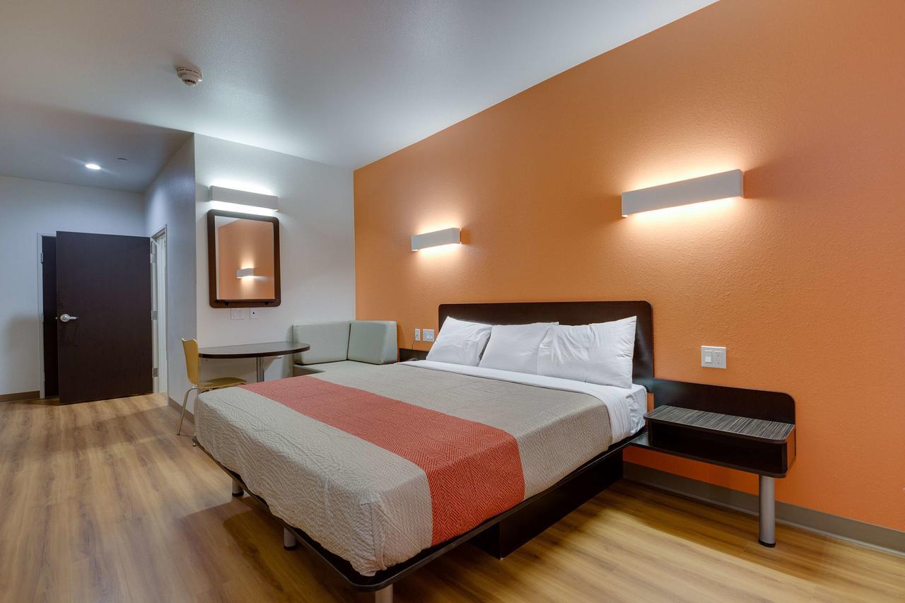 Hotel 6-tulsa, Ok