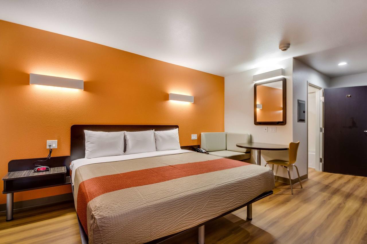 Hotel 6-tulsa, Ok