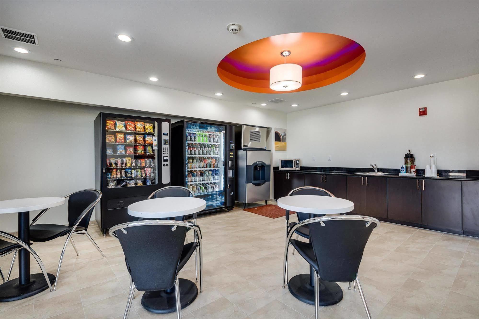 Hotel 6-tulsa, Ok 4*