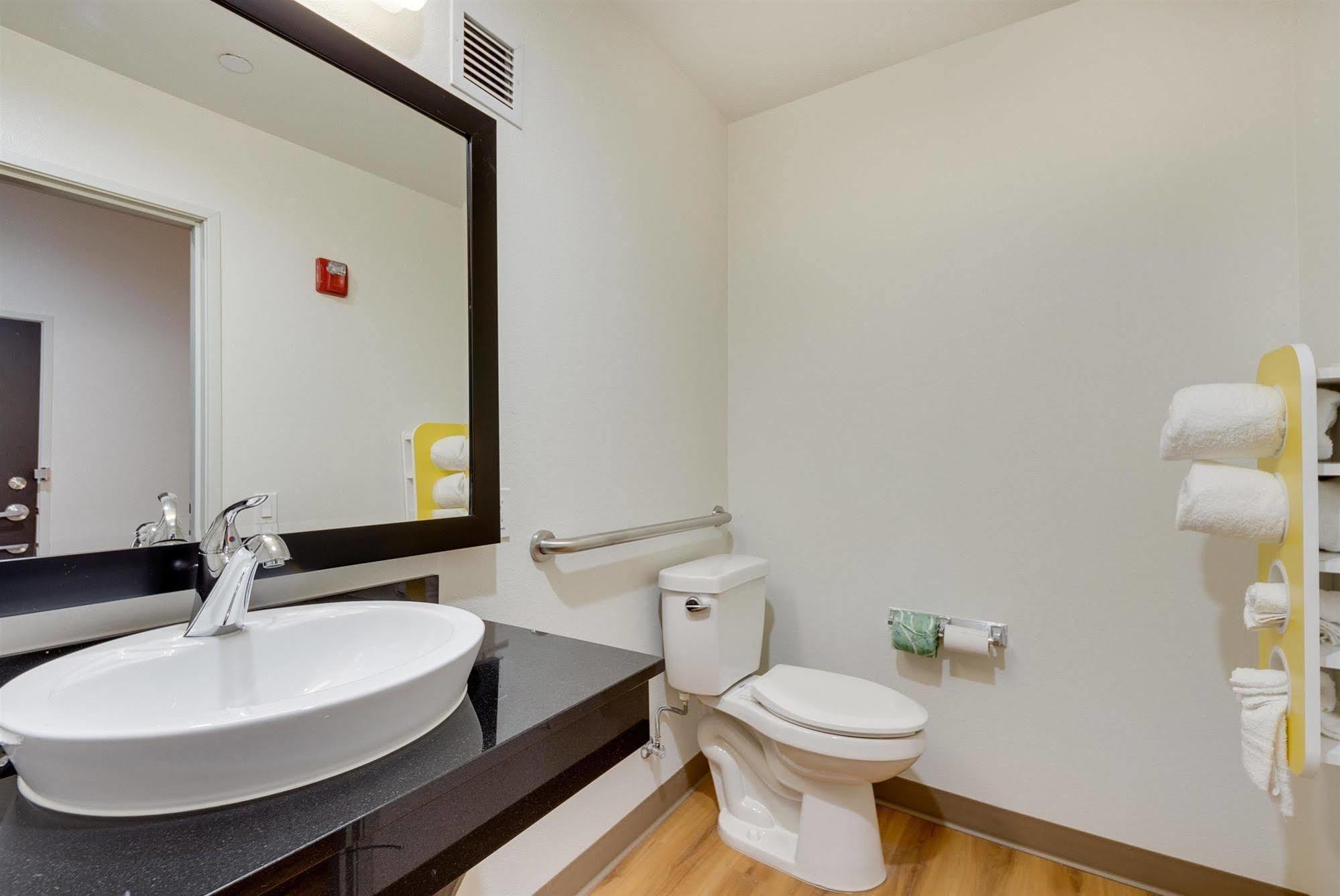 Hotel 6-tulsa, Ok Catoosa