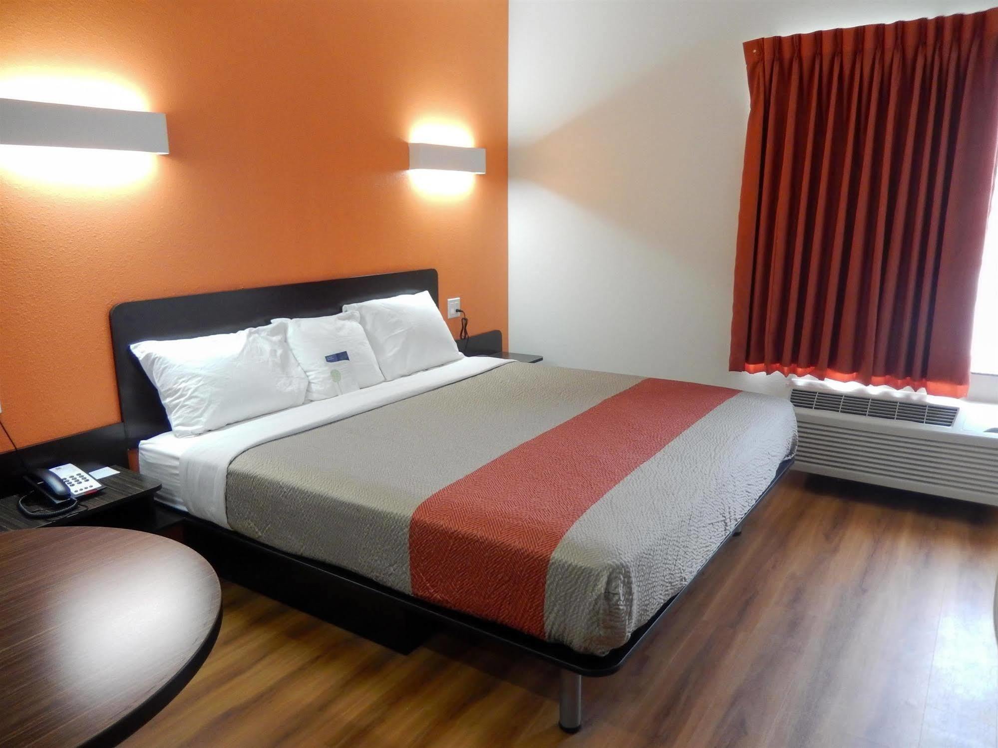Hotel 6-tulsa, Ok